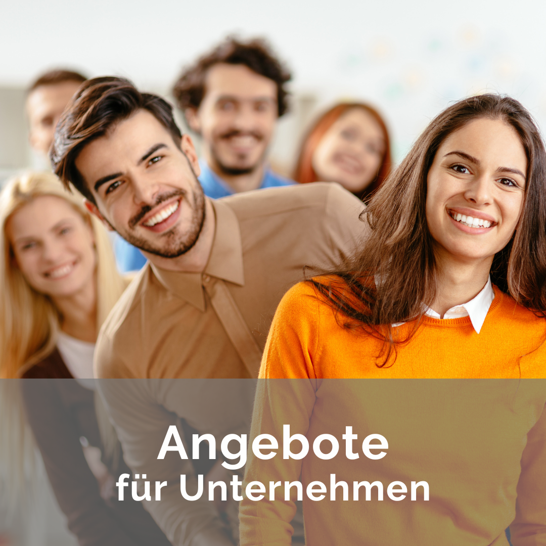 Veranstaltungen Quadratisch - Patrizia Patz Smiling group of coworkers posing for a business page, with a dark translucent banner showing 'Angebote für Unternehmen'.